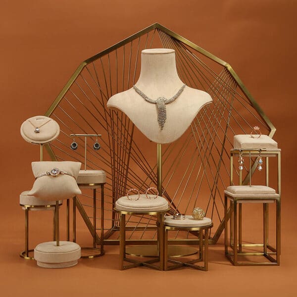 Jewellery Set Display B - Image 4