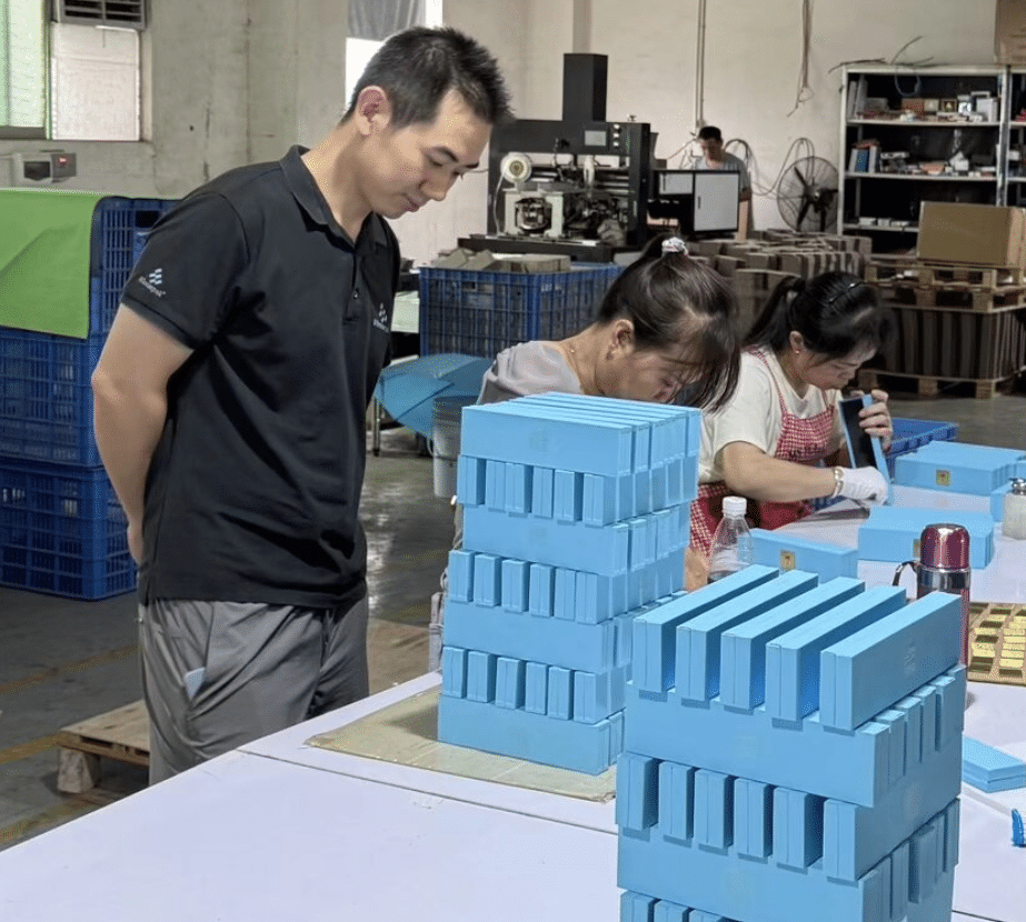 GIFT BOX producing at Winnerpak workshop