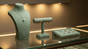 luxury window jewellery display customization